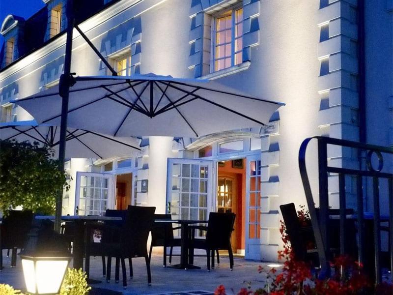 Le Relais Du Bellay Hotel Монтрои-Беле Екстериор снимка